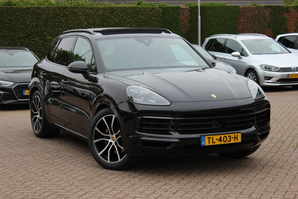 Porsche Cayenne 3.0 E-Hybrid / Panoramadak / Camera / Softclose / Keyless / Carbon intr. / Luchtvering / 21'' / Bose / Sfeerverlichting / Adaptieve stoelen / Stoelventilatie / Stoelverwarming 4x / Sportchrono / Dodehoek