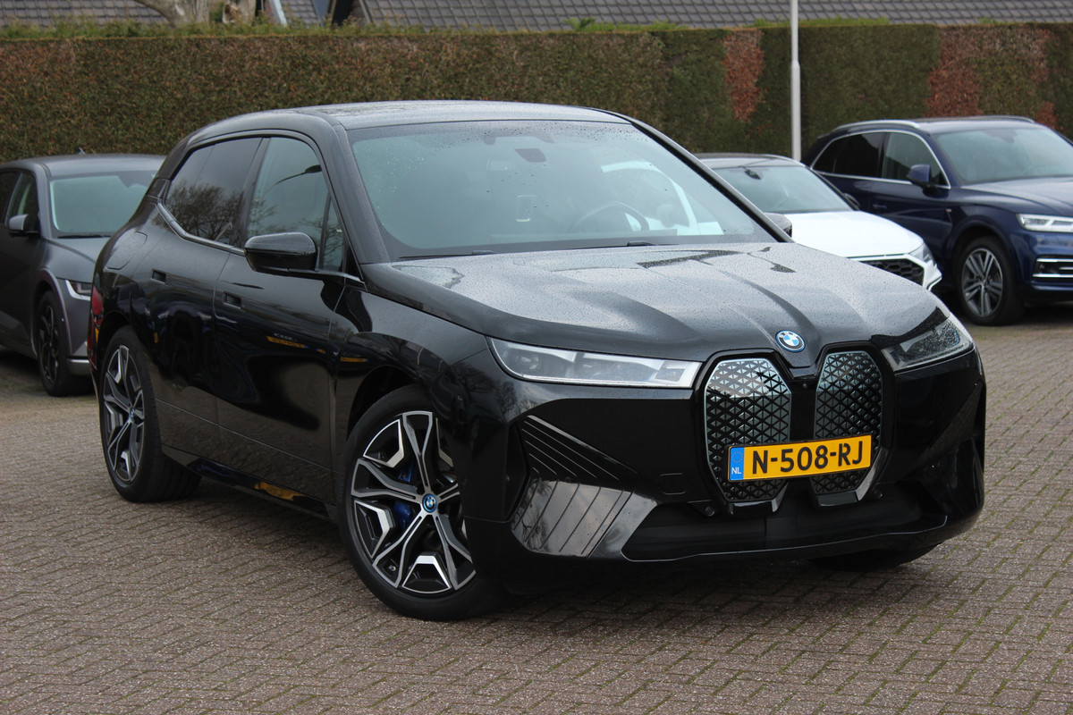 BMW iX xDrive40 High Exe. M Sport 77 kWh / SoH 97,1% / 360Camera / Head-up / Keyless / Softclose / 20'' / ACC / Laser LED / Navigatie / Stoelverwarming+Stuurverwarming / Stoelventilaite