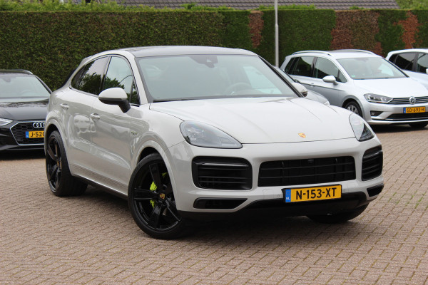Porsche Cayenne Coupé 3.0 E-Hybrid / Panoramadak / 360Camera / Sportdesign+Chrono / Luchtvering / 22'' / Sportuitlaat / Dodehoek / DAB / Bose / Stoelverwarming 4x / Cruise Control