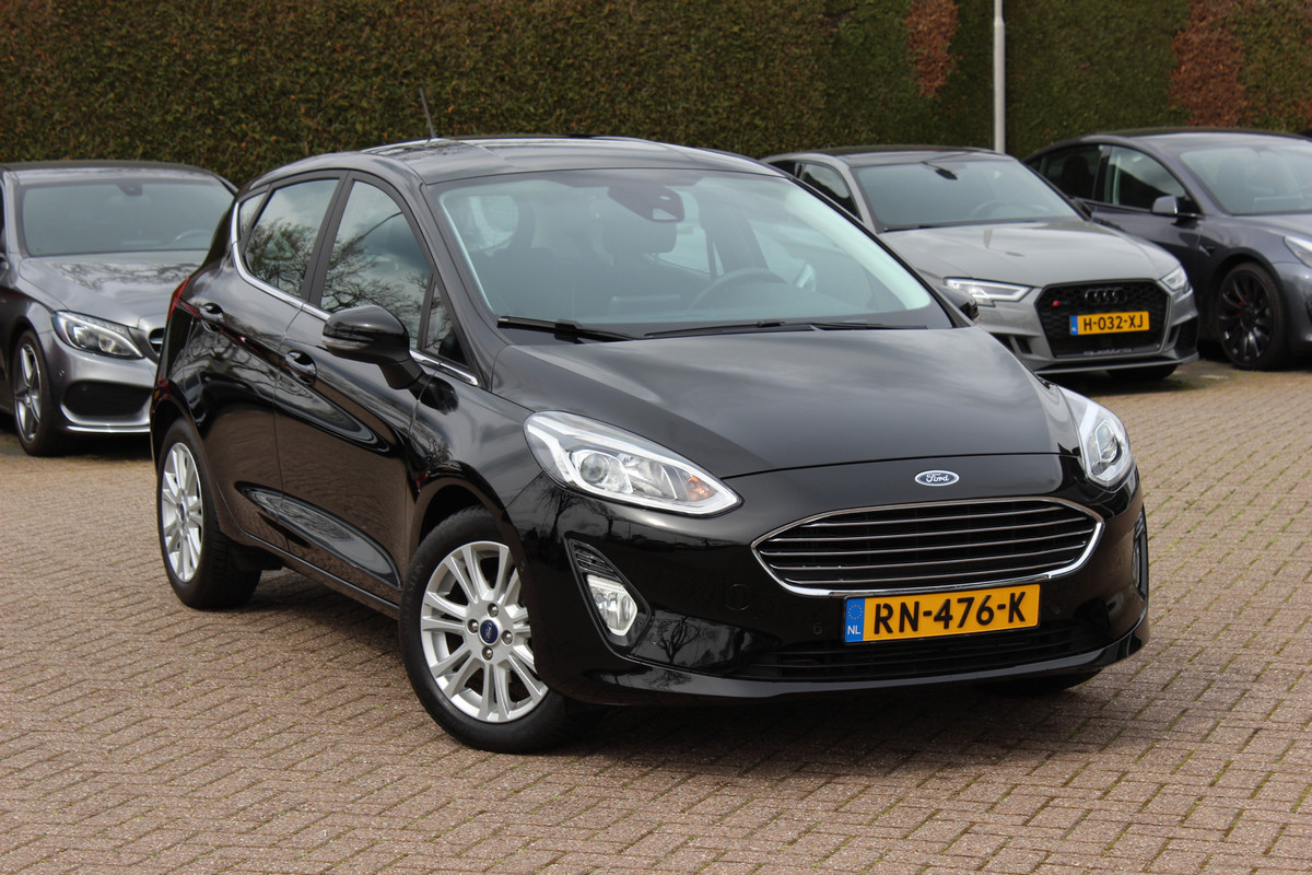 Ford Fiesta 1.0 EcoBoost Titanium Automaat / 52.242 km / Trekhaak / Camera / CarPlay / 16'' / Navigatie / Parkeerhulp V+A / DAB / Getint glas / Cruise Control