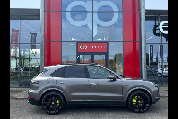 Porsche Cayenne 3.0 E-Hybrid | Panorama | Luchtvering | Bose | Dodehoek sensor | Stoel ventilatie | Sport Chrono