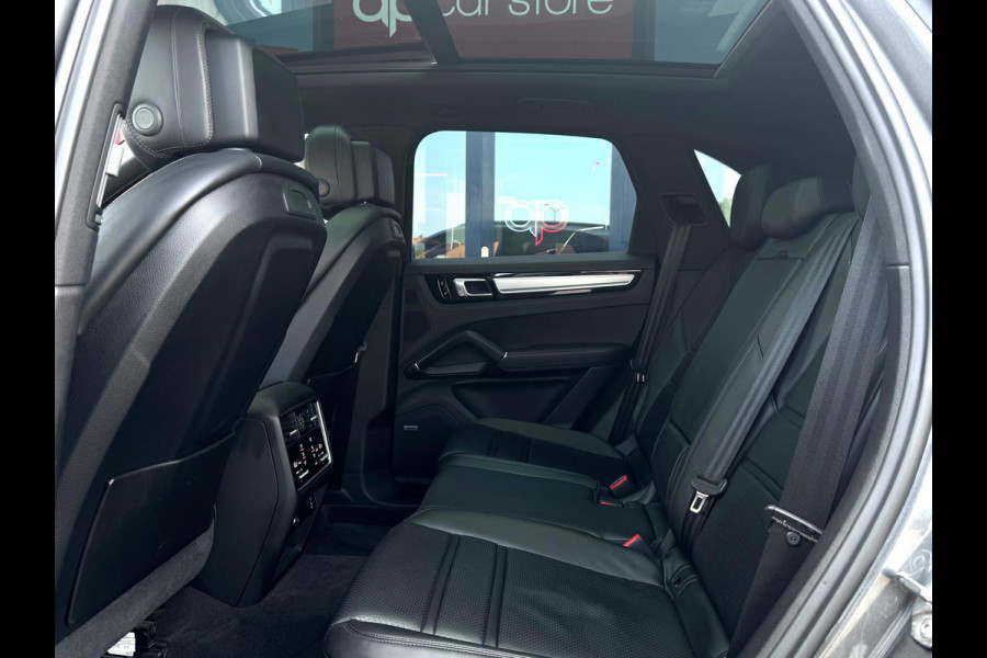 Porsche Cayenne 3.0 E-Hybrid | Panorama | Luchtvering | Bose | Dodehoek sensor | Stoel ventilatie | Sport Chrono
