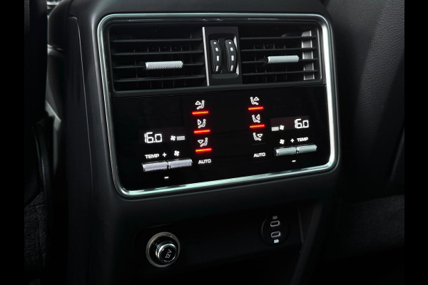 Porsche Cayenne 3.0 E-Hybrid | Panorama | Luchtvering | Bose | Dodehoek sensor | Stoel ventilatie | Sport Chrono