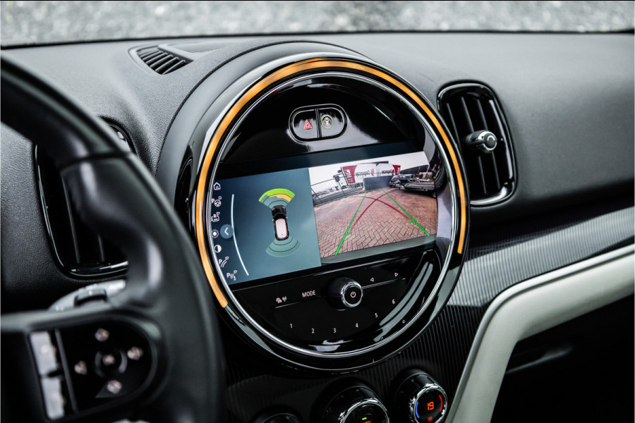 MINI Countryman Cooper S E ALL4 Pano / Adaptieve cruise / Leder / 18inch / Camera /