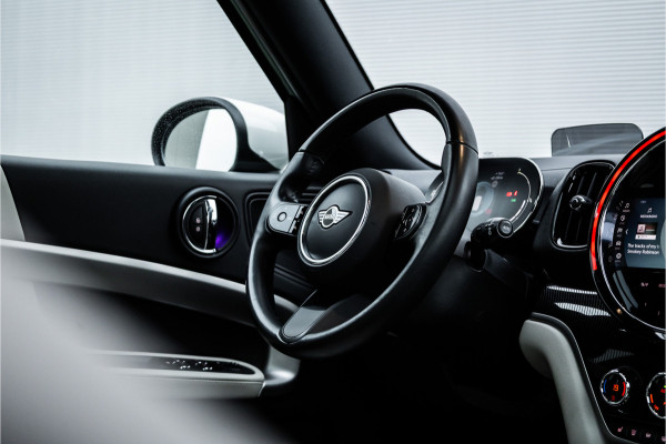 MINI Countryman Cooper S E ALL4 Pano / Adaptieve cruise / Leder / 18inch / Camera /