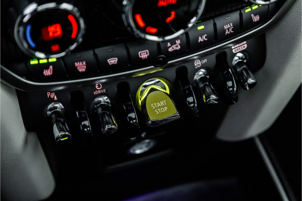 MINI Countryman Cooper S E ALL4 Pano / Adaptieve cruise / Leder / 18inch / Camera /