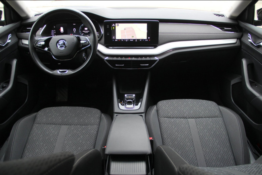 Škoda Octavia Combi 1.0 e-TSI Business Edition Plus | HUD | Keyless-Go | CarPlay | Cockpit |Camera | Stoelverw | LED |Trekhaak |