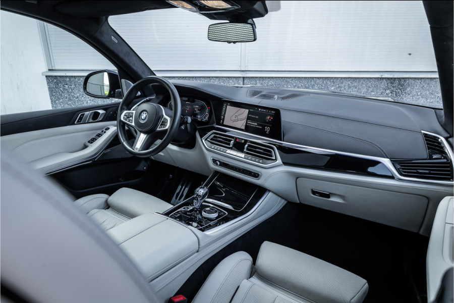 BMW X5 xDrive45e M-Sport Dravitgrau Skylounge / Bowers & Wilkins / Achteras sturing / Individual / Alcantara Hemel /