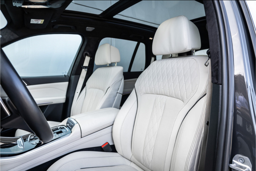 BMW X5 xDrive45e M-Sport Dravitgrau Skylounge / Bowers & Wilkins / Achteras sturing / Individual / Alcantara Hemel /