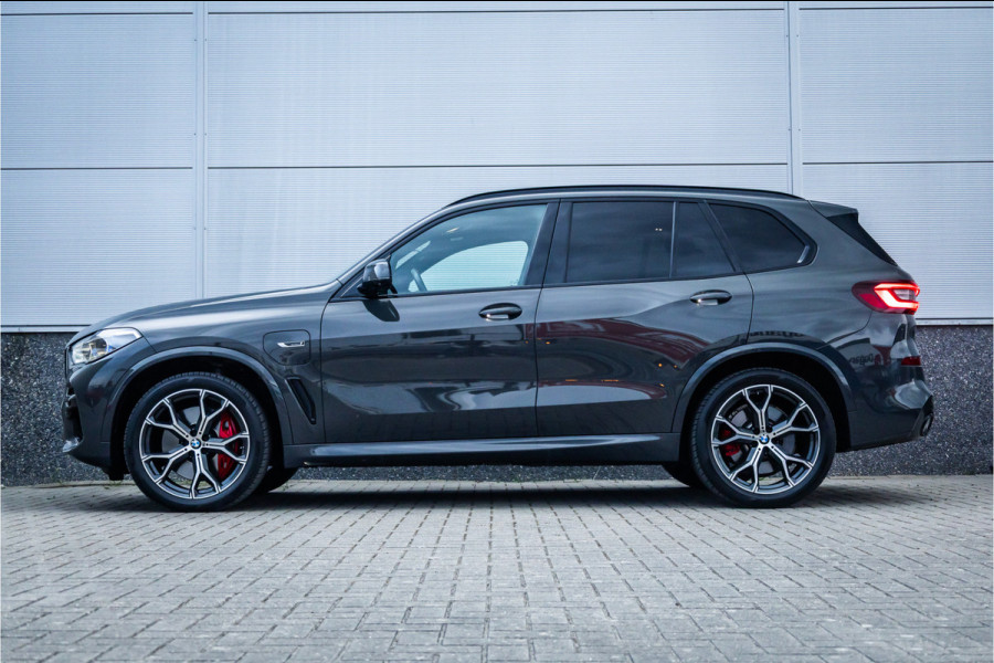BMW X5 xDrive45e M-Sport Dravitgrau Skylounge / Bowers & Wilkins / Achteras sturing / Individual / Alcantara Hemel /