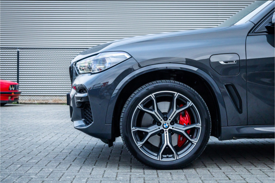 BMW X5 xDrive45e M-Sport Dravitgrau Skylounge / Bowers & Wilkins / Achteras sturing / Individual / Alcantara Hemel /