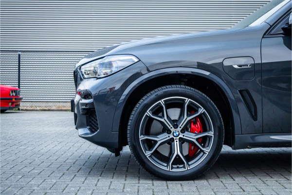 BMW X5 xDrive45e M-Sport Dravitgrau Skylounge / Bowers & Wilkins / Achteras sturing / Individual / Alcantara Hemel /