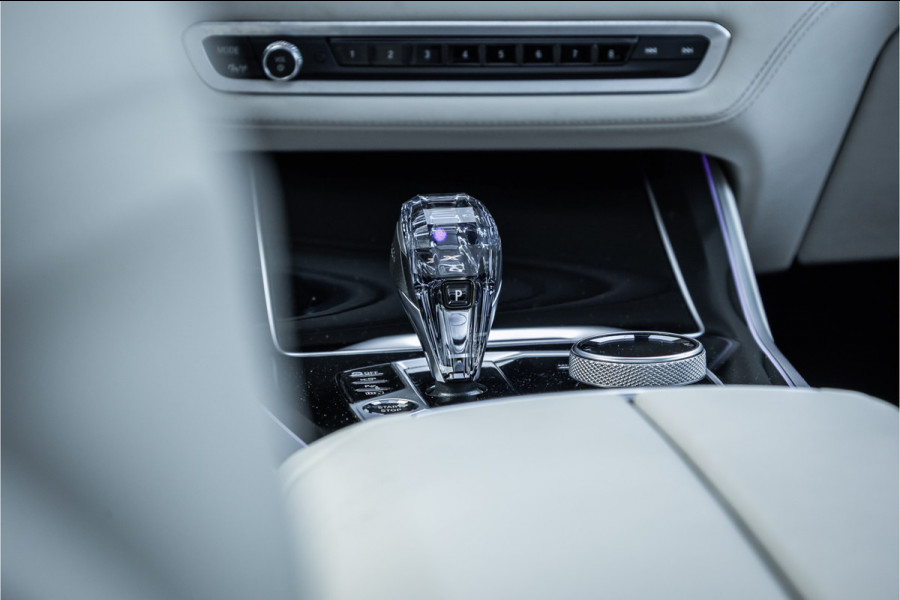 BMW X5 xDrive45e M-Sport Dravitgrau Skylounge / Bowers & Wilkins / Achteras sturing / Individual / Alcantara Hemel /