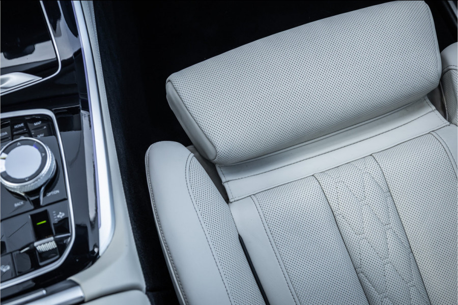 BMW X5 xDrive45e M-Sport Dravitgrau Skylounge / Bowers & Wilkins / Achteras sturing / Individual / Alcantara Hemel /