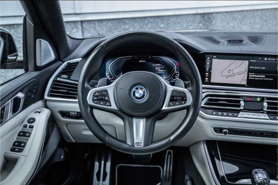 BMW X5 xDrive45e M-Sport Dravitgrau Skylounge / Bowers & Wilkins / Achteras sturing / Individual / Alcantara Hemel /