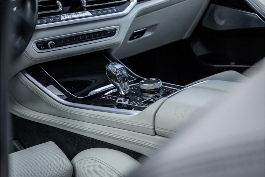 BMW X5 xDrive45e M-Sport Dravitgrau Skylounge / Bowers & Wilkins / Achteras sturing / Individual / Alcantara Hemel /