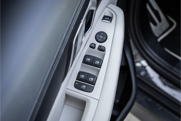 BMW X5 xDrive45e M-Sport Dravitgrau Skylounge / Bowers & Wilkins / Achteras sturing / Individual / Alcantara Hemel /