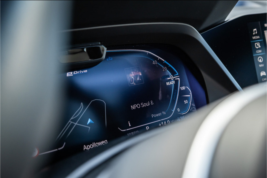 BMW X5 xDrive45e M-Sport Dravitgrau Skylounge / Bowers & Wilkins / Achteras sturing / Individual / Alcantara Hemel /