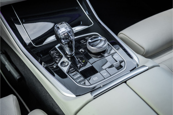 BMW X5 xDrive45e M-Sport Dravitgrau Skylounge / Bowers & Wilkins / Achteras sturing / Individual / Alcantara Hemel /