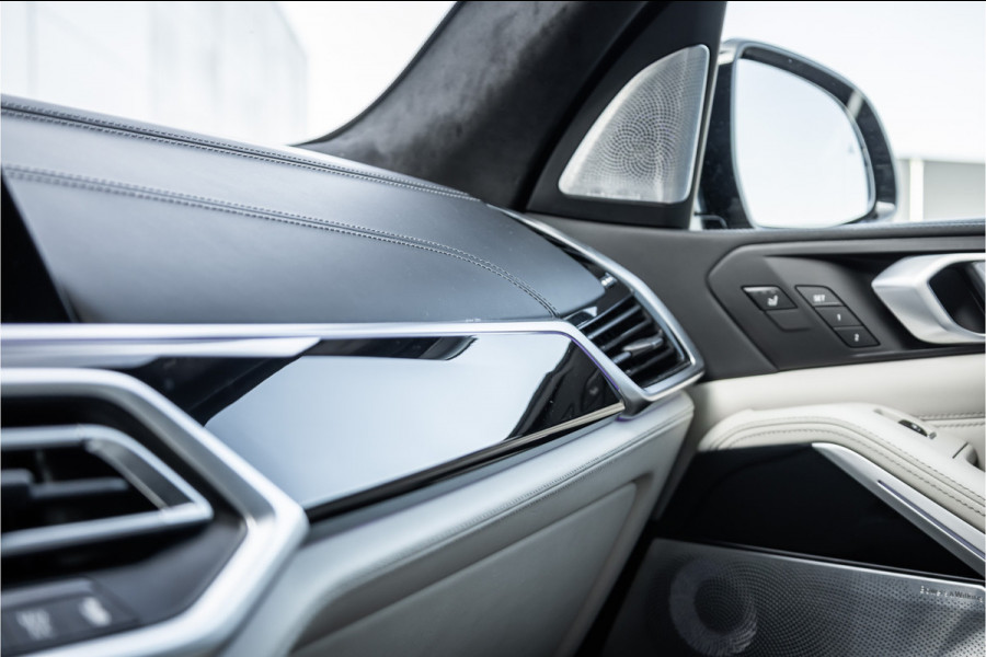 BMW X5 xDrive45e M-Sport Dravitgrau Skylounge / Bowers & Wilkins / Achteras sturing / Individual / Alcantara Hemel /