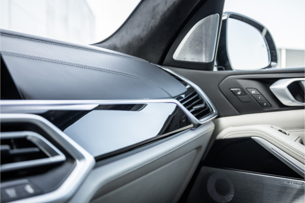 BMW X5 xDrive45e M-Sport Dravitgrau Skylounge / Bowers & Wilkins / Achteras sturing / Individual / Alcantara Hemel /