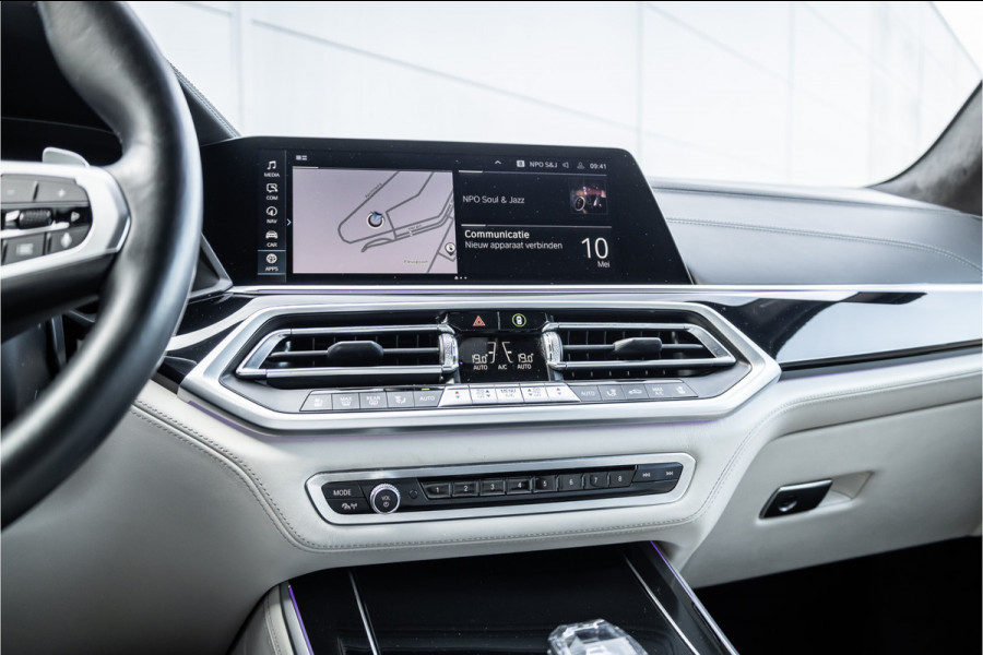 BMW X5 xDrive45e M-Sport Dravitgrau Skylounge / Bowers & Wilkins / Achteras sturing / Individual / Alcantara Hemel /