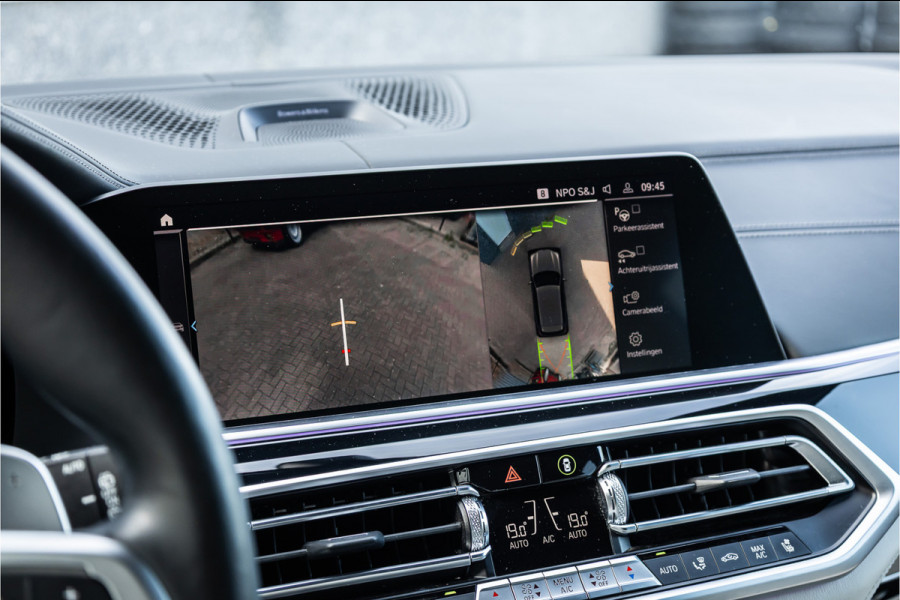 BMW X5 xDrive45e M-Sport Dravitgrau Skylounge / Bowers & Wilkins / Achteras sturing / Individual / Alcantara Hemel /