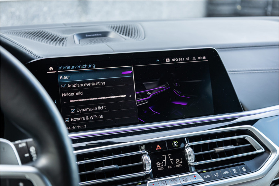 BMW X5 xDrive45e M-Sport Dravitgrau Skylounge / Bowers & Wilkins / Achteras sturing / Individual / Alcantara Hemel /