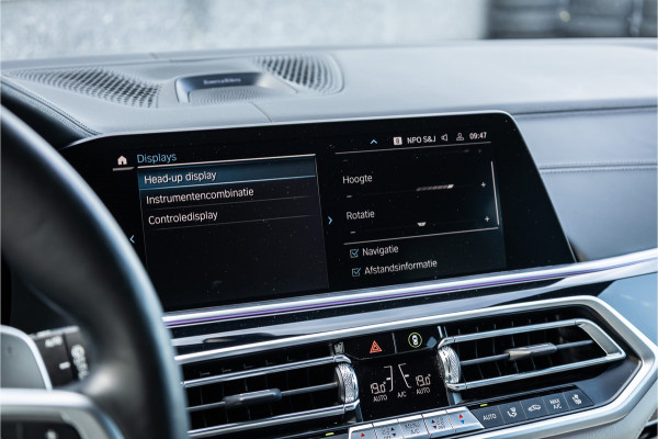 BMW X5 xDrive45e M-Sport Dravitgrau Skylounge / Bowers & Wilkins / Achteras sturing / Individual / Alcantara Hemel /