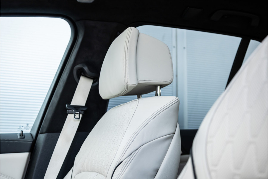 BMW X5 xDrive45e M-Sport Dravitgrau Skylounge / Bowers & Wilkins / Achteras sturing / Individual / Alcantara Hemel /