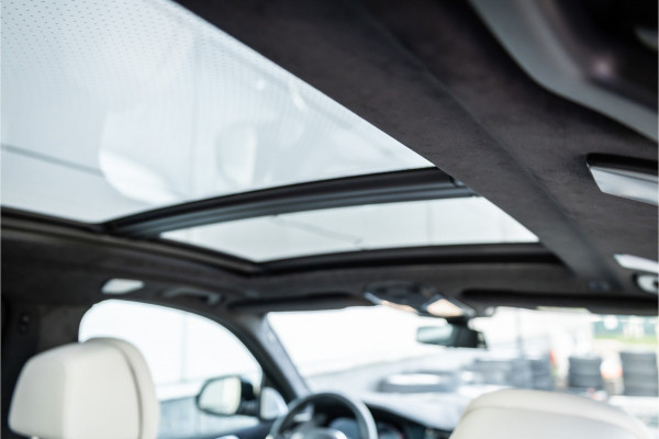 BMW X5 xDrive45e M-Sport Dravitgrau Skylounge / Bowers & Wilkins / Achteras sturing / Individual / Alcantara Hemel /