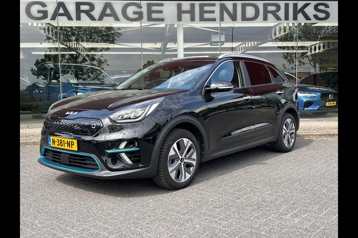 Kia e-Niro ExecutiveLine SKY 64 kWh | SOH: 95,6% | Schuifdak | 3 Fase | Warmtepomp | Leder | Adaptive CC | Climate |