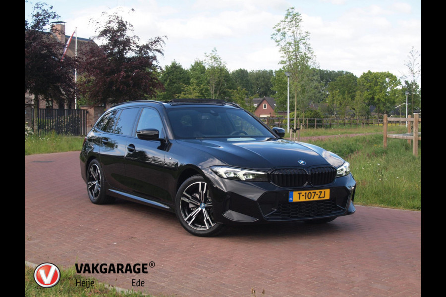 BMW 3 Serie Touring 320e M-Pakket | Panoramadak | Sfeerverlichting | Facelift |