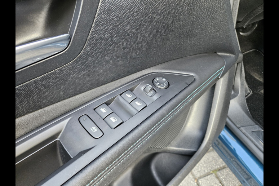 Peugeot 3008 1.6 HYbrid 225 Allure Carplay! Plug-In! Camera! Navigatie! Mooie/Nette Auto!