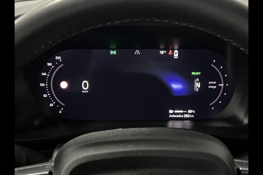 Volvo XC40 Ultimate Dark Open dak | Adapt. cruise | 360 camera | Stuur-/stoelverwarming | Harman/Kardon | Memory | Carplay