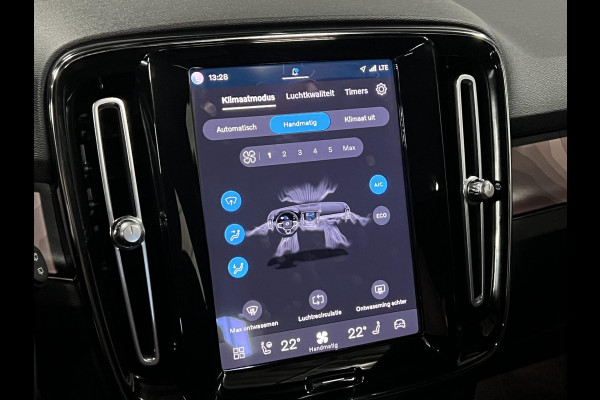 Volvo XC40 Ultimate Dark Open dak | Adapt. cruise | 360 camera | Stuur-/stoelverwarming | Harman/Kardon | Memory | Carplay