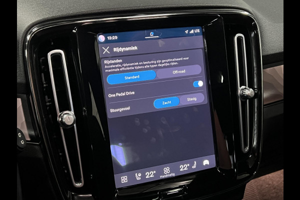 Volvo XC40 Ultimate Dark Open dak | Adapt. cruise | 360 camera | Stuur-/stoelverwarming | Harman/Kardon | Memory | Carplay