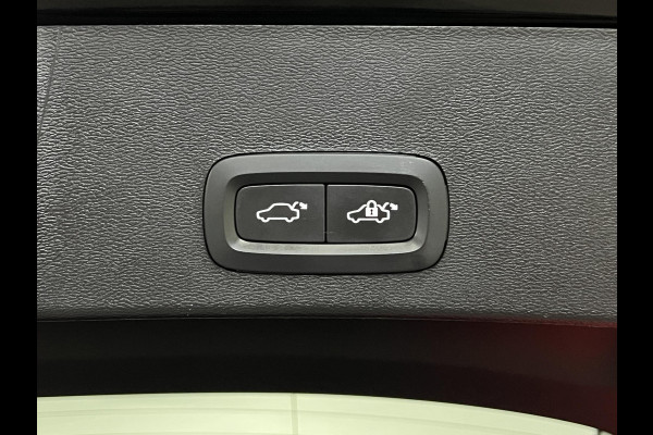 Volvo XC40 Ultimate Dark Open dak | Adapt. cruise | 360 camera | Stuur-/stoelverwarming | Harman/Kardon | Memory | Carplay