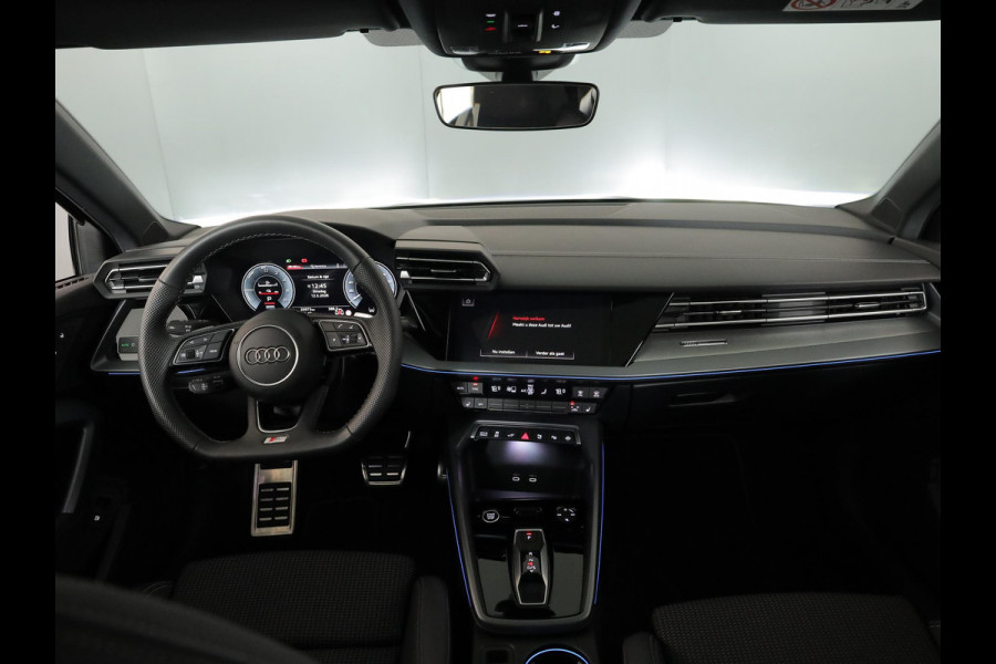 Audi A3 Sportback 45 TFSI e S edition Competition 272 pk S-tronic | Verlengde garantie | Navigatie | Panoramadak | Parkeersensoren (Park assist) | Achteruitrijcamera | S-Line |