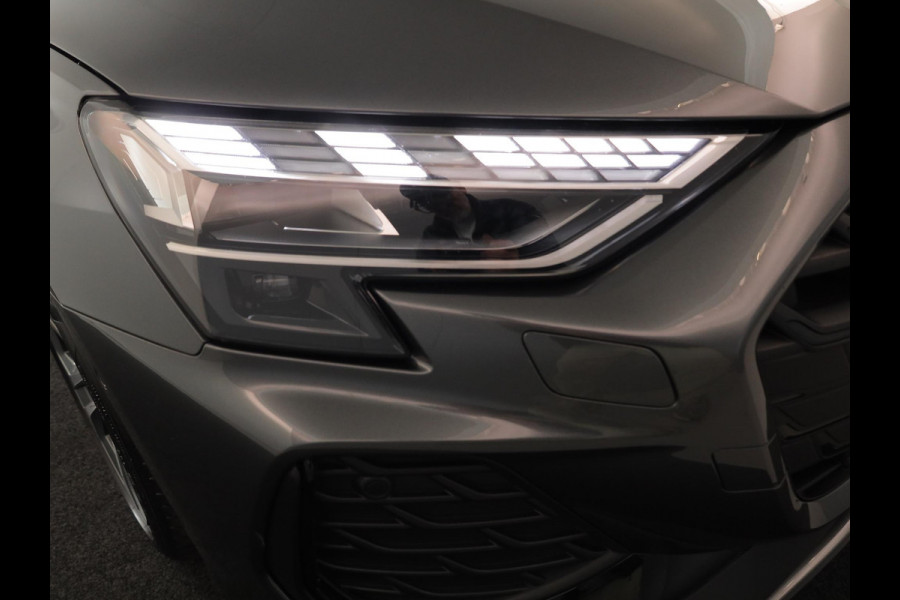 Audi A3 Sportback 45 TFSI e S edition Competition 272 pk S-tronic | Verlengde garantie | Navigatie | Panoramadak | Parkeersensoren (Park assist) | Achteruitrijcamera | S-Line |