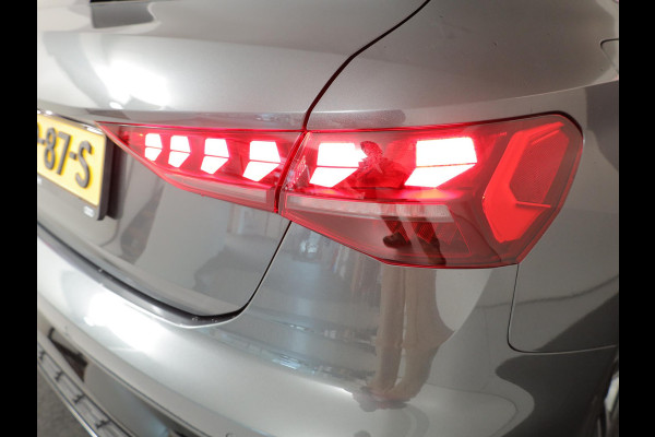 Audi A3 Sportback 45 TFSI e S edition Competition 272 pk S-tronic | Verlengde garantie | Navigatie | Panoramadak | Parkeersensoren (Park assist) | Achteruitrijcamera | S-Line |
