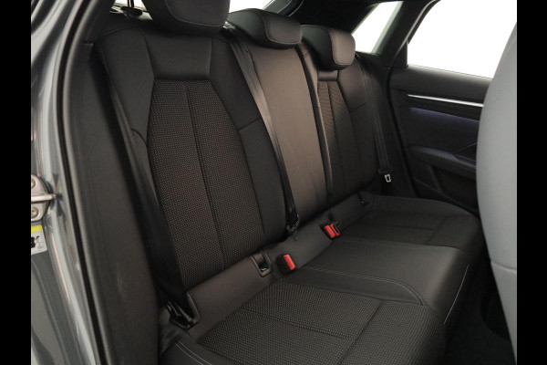 Audi A3 Sportback 45 TFSI e S edition Competition 272 pk S-tronic | Verlengde garantie | Navigatie | Panoramadak | Parkeersensoren (Park assist) | Achteruitrijcamera | S-Line |