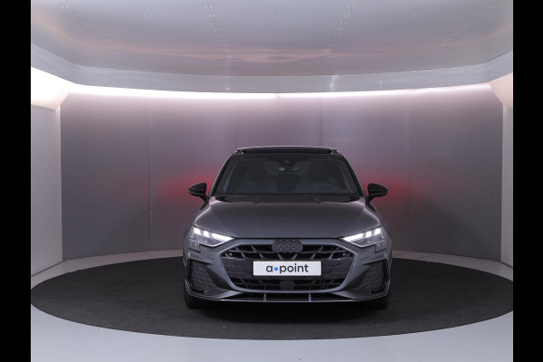 Audi A3 Sportback 45 TFSI e S edition Competition 272 pk S-tronic | Verlengde garantie | Navigatie | Panoramadak | Parkeersensoren (Park assist) | Achteruitrijcamera | S-Line |