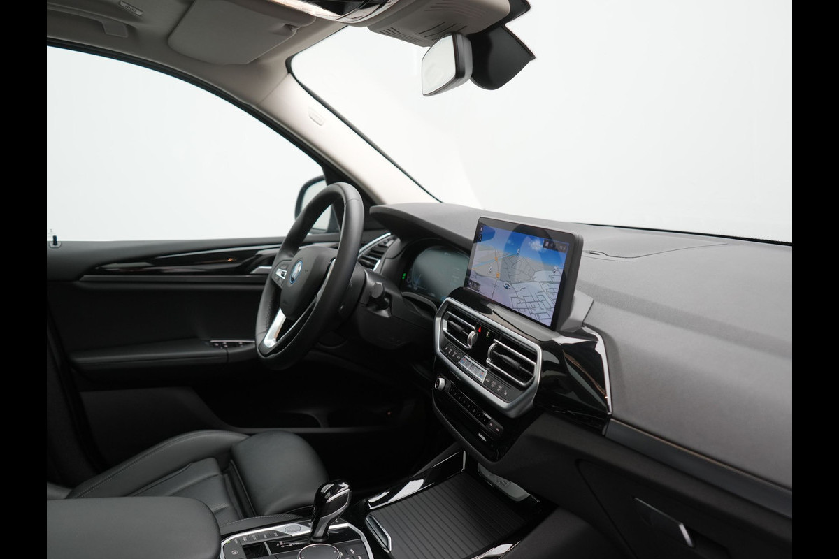 BMW X3 xDrive30e High Executive FACELIFT PHEV 293pk Dealer O.H. | Trekhaak Af Fabriek | Panodak | Camera | Lederen Sportstoelen Verwarmd | Apple Carplay | Park Assist | Navigatie | DAB | 18''L.M. | Plug In Hybrid |