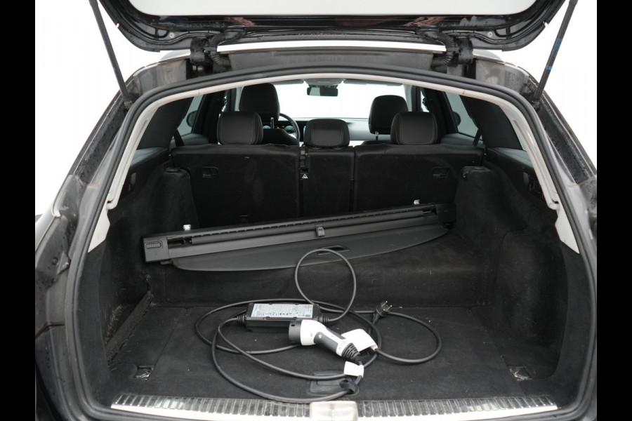 Mercedes-Benz E-Klasse Estate 300e Avantgarde PHEV 320pk Dealer O.H | Widescreen | Sfeerverlichting | Lederen Sportstoelen Verwarmd | Apple Carplay | Camera | Cruise Control |  Navigatie | DAB |  Plug In Hybrid