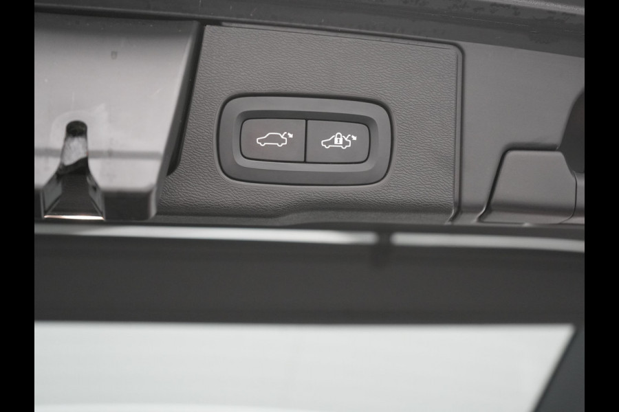 Volvo XC60 Recharge T8 AWD R-Design PHEV 391pk Dealer O.H. | Panodak | Luchtvering | Head Up | Camera | Harman & Kardon | Sportstoelen Memory & Verwarmd | 21"L.M | Apple Carplay | Keyless | Blis | Virtual | Navigatie | DAB | Plug In Hybrid