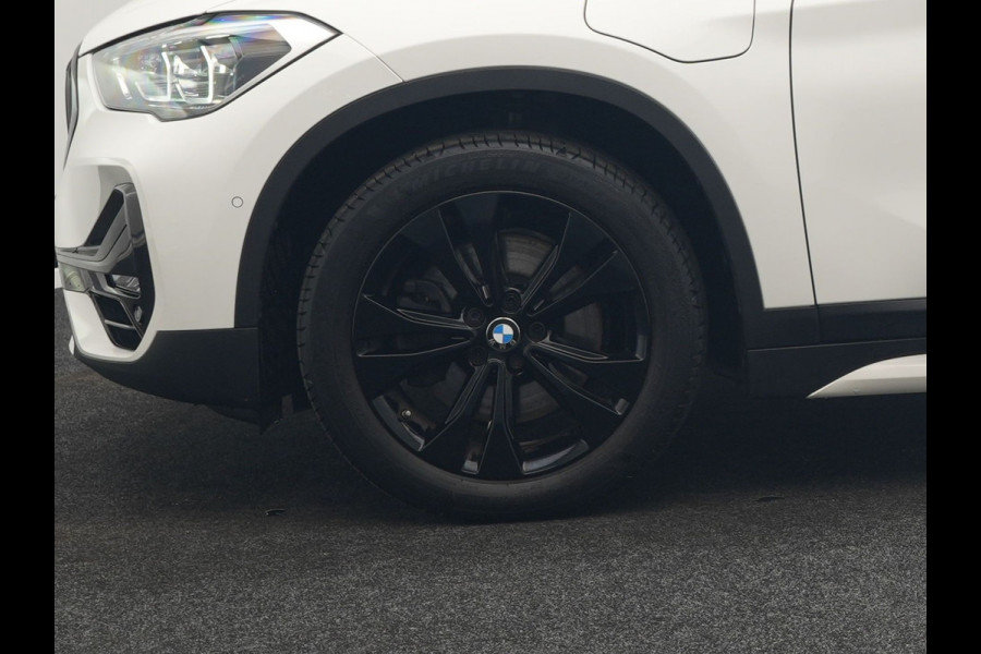 BMW X1 xDrive25e Sportline PHEV 221pk Dealer O.H. | Trekhaak Afn. | Camera | Sportstoelen Memory & Verwarmd | Keyless | Sfeerverlichting | Adaptive LED | Cruise Control | Navigatie | DAB |  Plug In Hybrid
