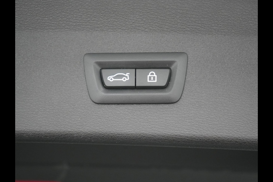 BMW X1 xDrive25e Sportline PHEV 221pk Dealer O.H. | Trekhaak Afn. | Camera | Sportstoelen Memory & Verwarmd | Keyless | Sfeerverlichting | Adaptive LED | Cruise Control | Navigatie | DAB |  Plug In Hybrid