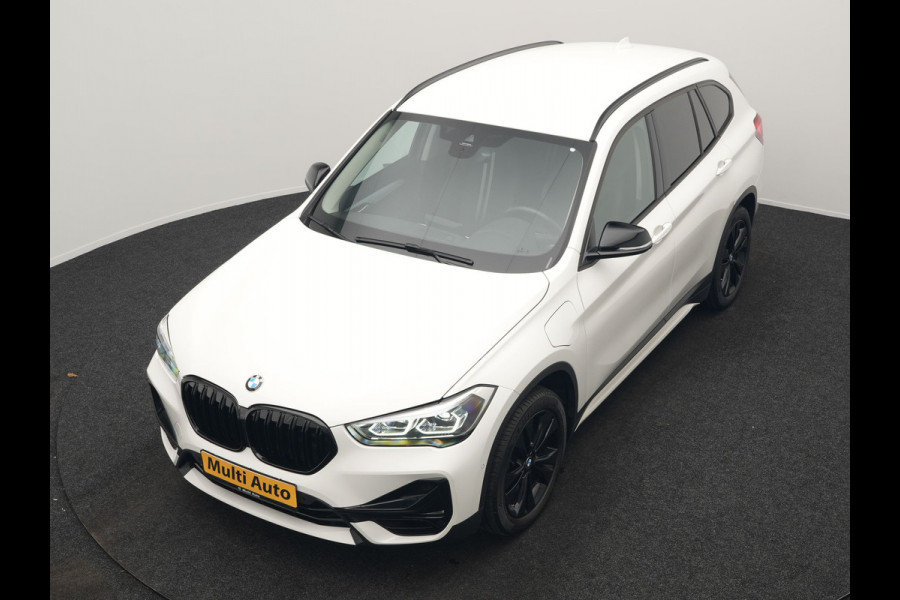BMW X1 xDrive25e Sportline PHEV 221pk Dealer O.H. | Trekhaak Afn. | Camera | Sportstoelen Memory & Verwarmd | Keyless | Sfeerverlichting | Adaptive LED | Cruise Control | Navigatie | DAB |  Plug In Hybrid