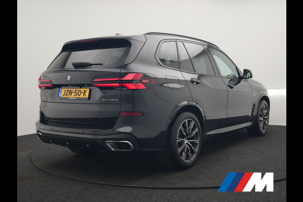 BMW X5 xDrive50e M Sport PHEV 490pk Dealer O.H. | Panodak | Luchtvering | Adaptive Cruise | Head Up | 360 Camera | Harman / Kardon | Lederen Sportstoelen Memory & Verwarmd | Sfeerverlichting | Apple Carplay | Keyless | Blis | 20"L.M | Plug